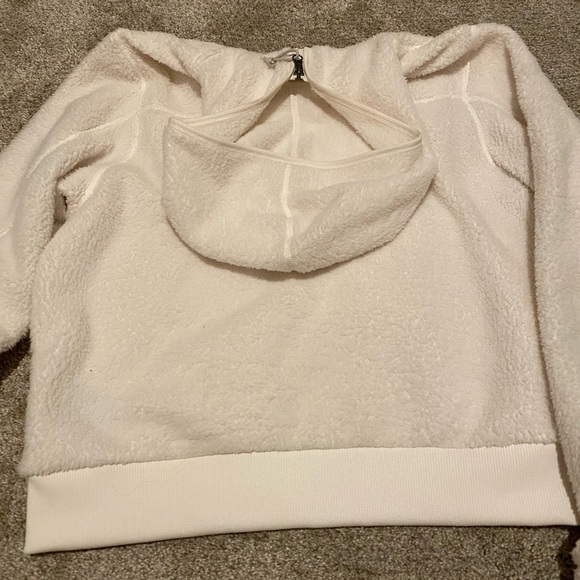 The North Face fleece jacket. Women’s size large. - Picture 7 of 8